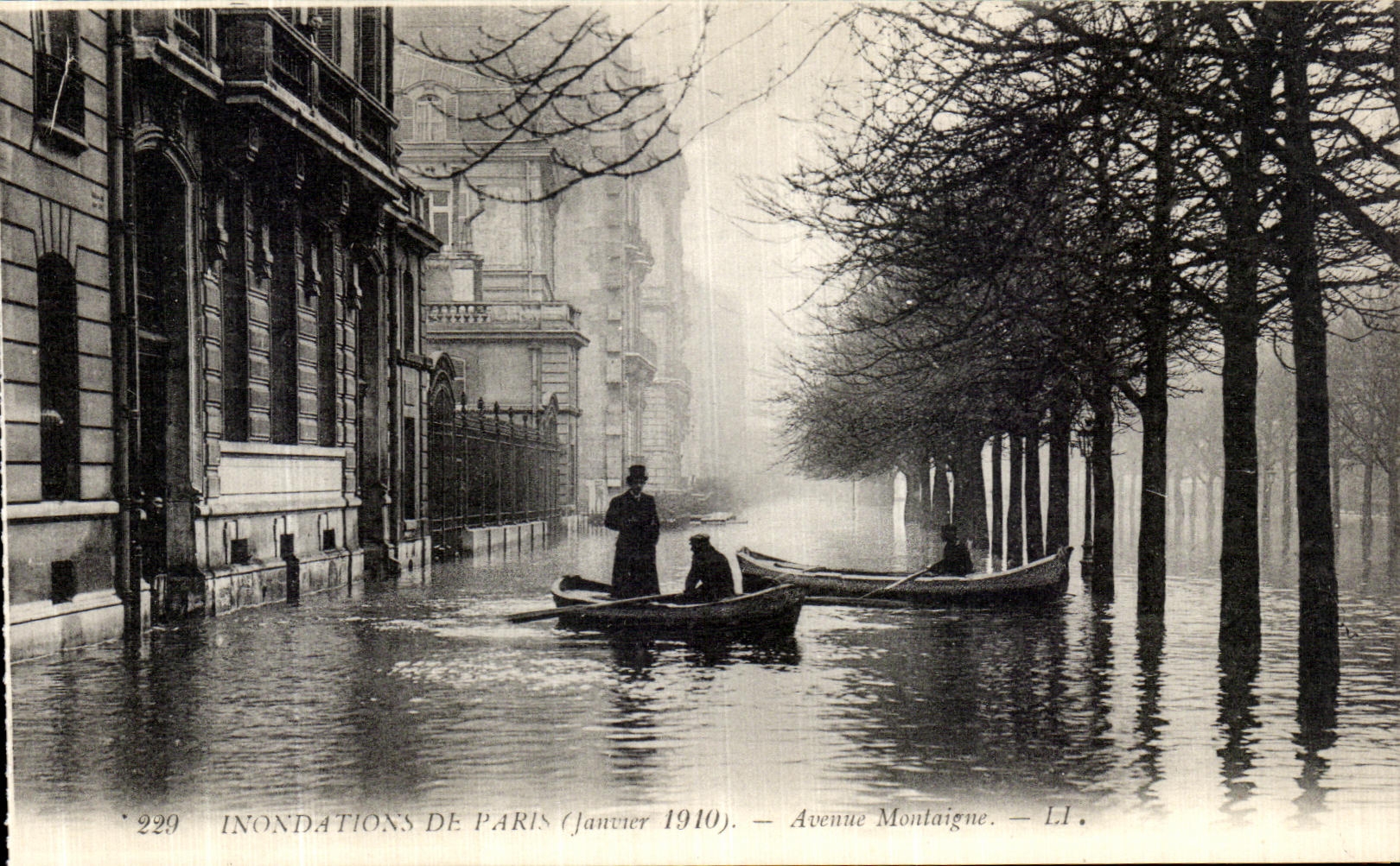VINTAGE POSTCARD Paris Floods Montaigne Avenue