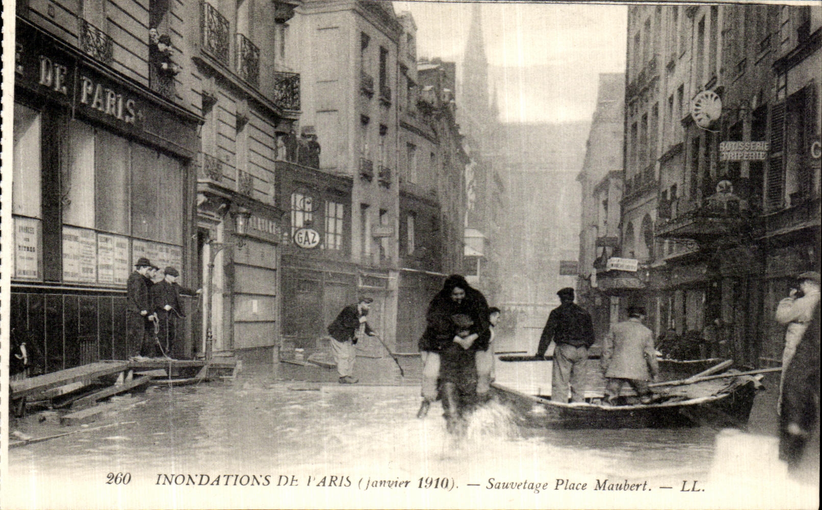 VINTAGE POSTCARD Paris Inondations Of Rescue Places Maubert