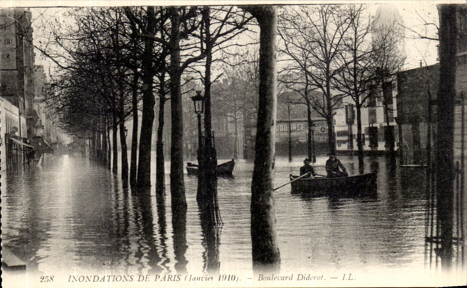 VINTAGE POSTCARD Paris Floods Of Diderot Boulevard