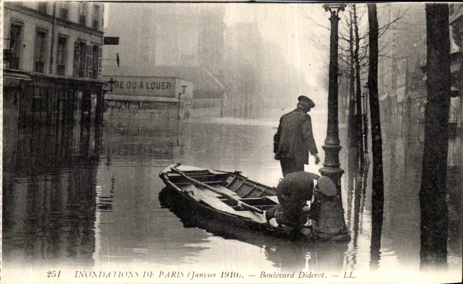 CPA Paris Inondations De Boulevard Diderot