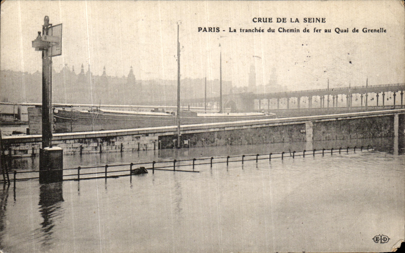 VINTAGE POSTCARD Paris Raw Of the Seine the trench of the railroad to the quay of Grenelle