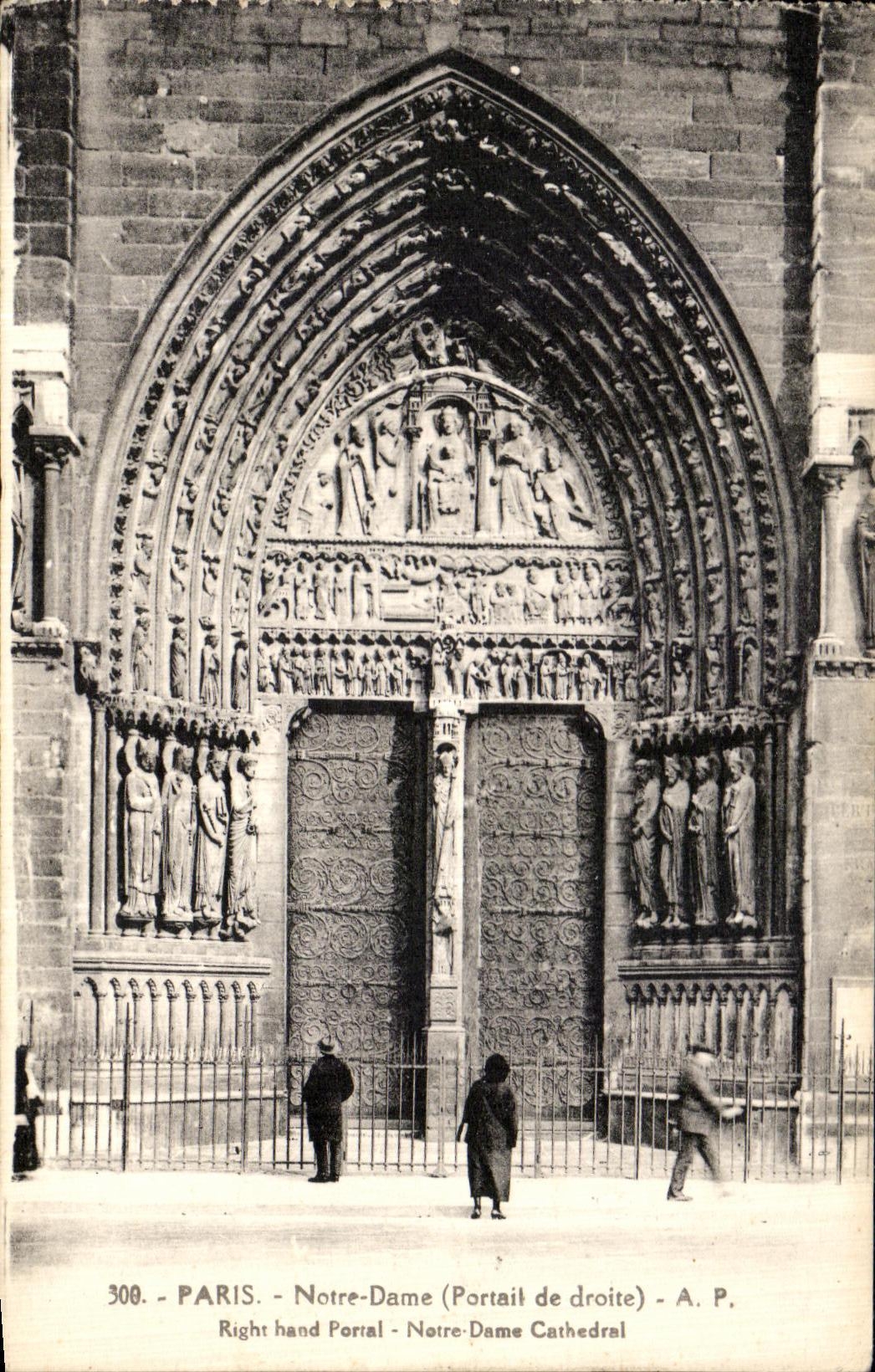 Puerta de Paris Notre Dame de la POSTAL de la VENDIMIA del lado derecho