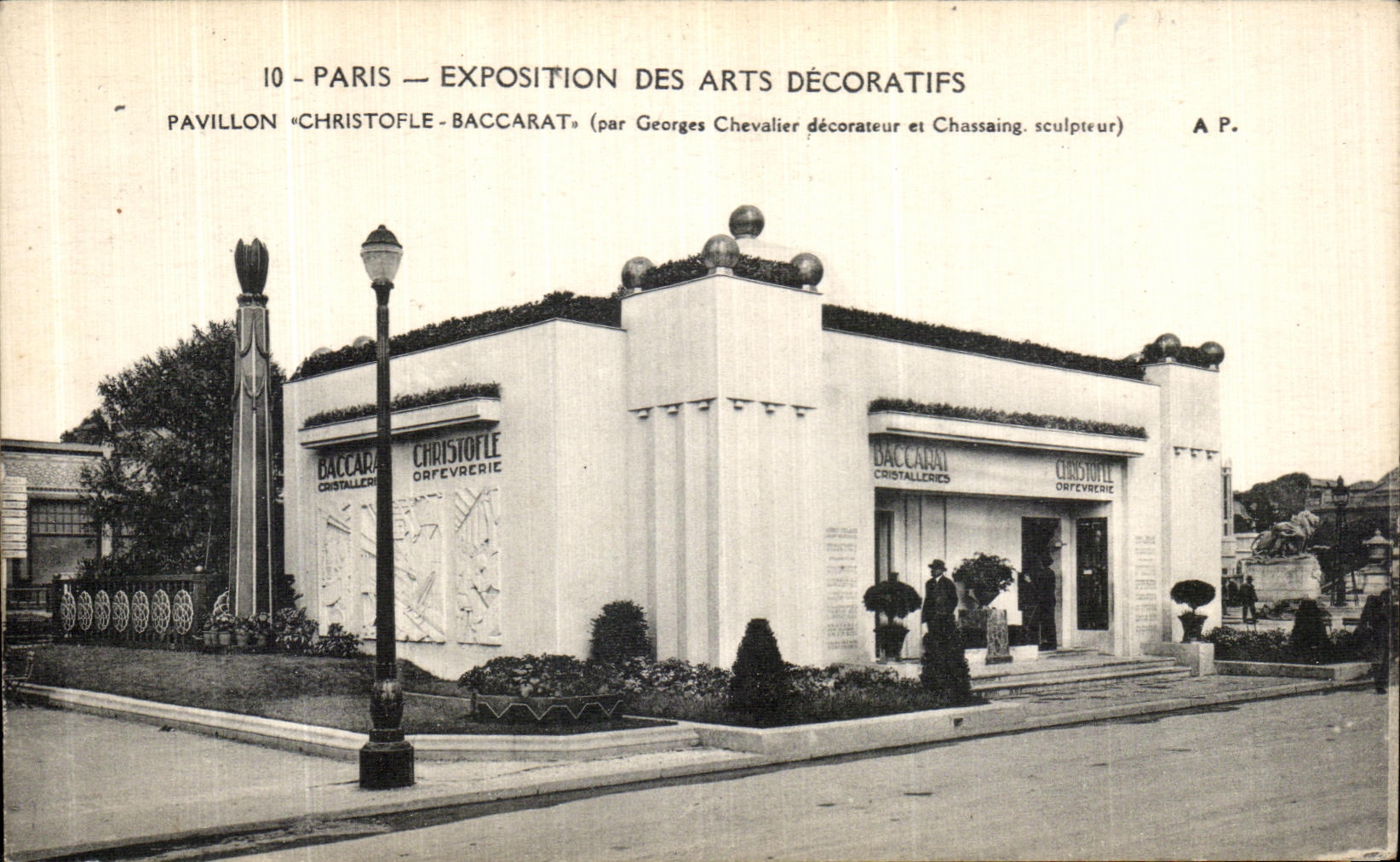 La feria de Paris de la POSTAL de la VENDIMIA de los artes decorativos 1925 contiene el bacara de Christopfle