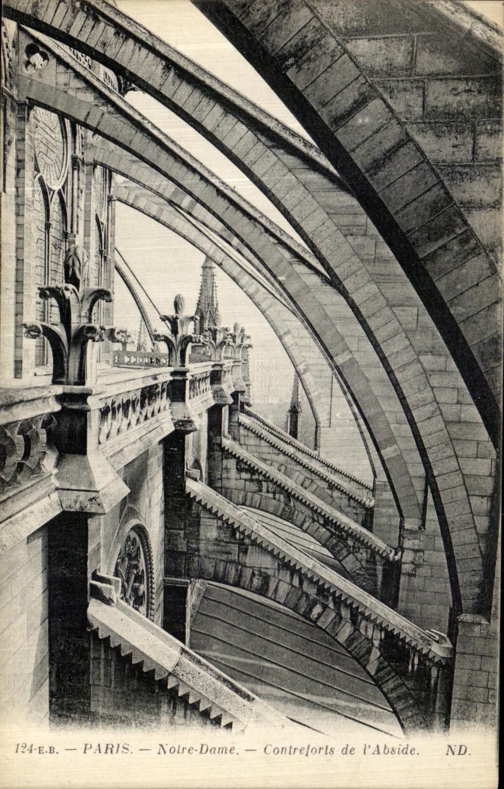 Contrafuertes de Paris Notre Dame de la POSTAL de la VENDIMIA de L Apse