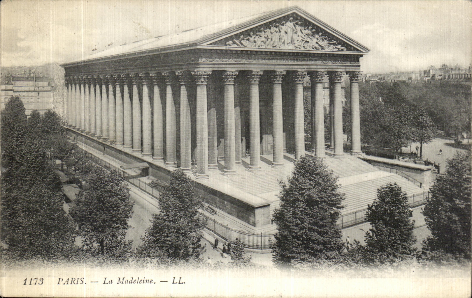 VINTAGE POSTCARD Paris Madeline