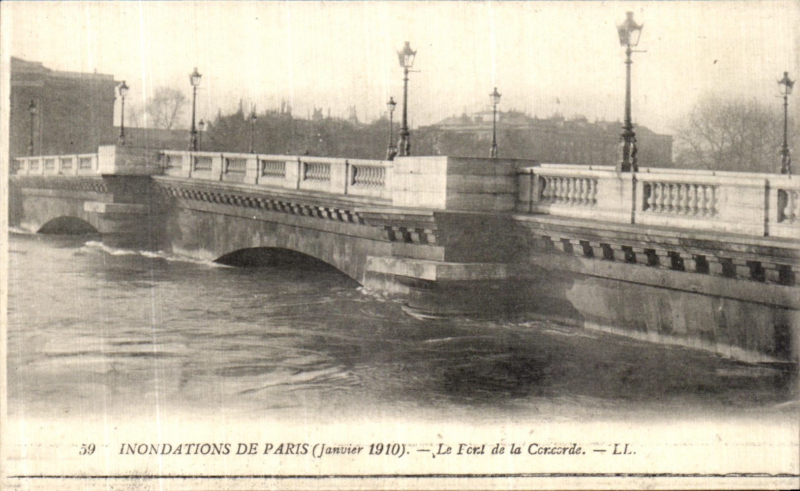 CPA Inondations de Paris Le pont de la Concorde 
