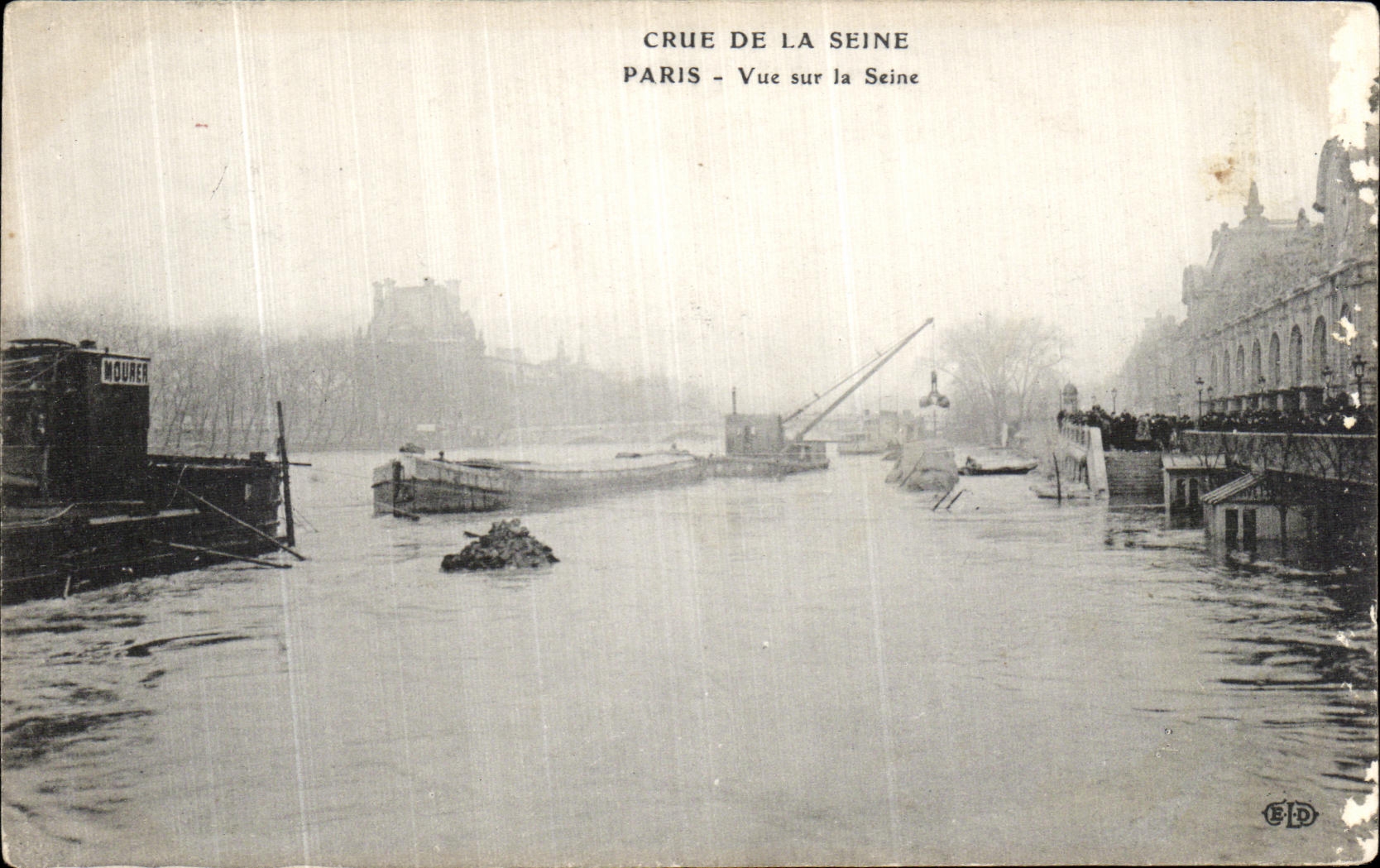 CPA Crue de la Seine Paris Vue sur la Seine
