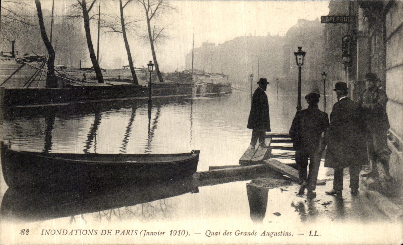 CPA Inondations de Paris Quai des Grands Augustins