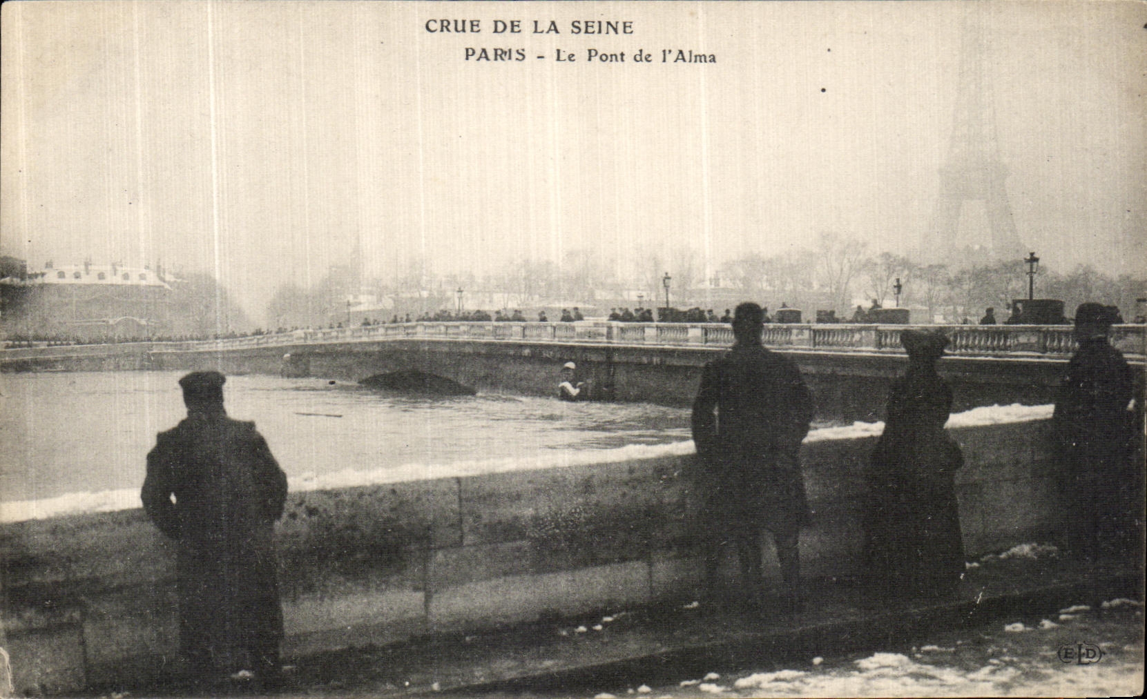 CPA Crue de la Seine Paris Le Pont de l Alma Tour Eiffel