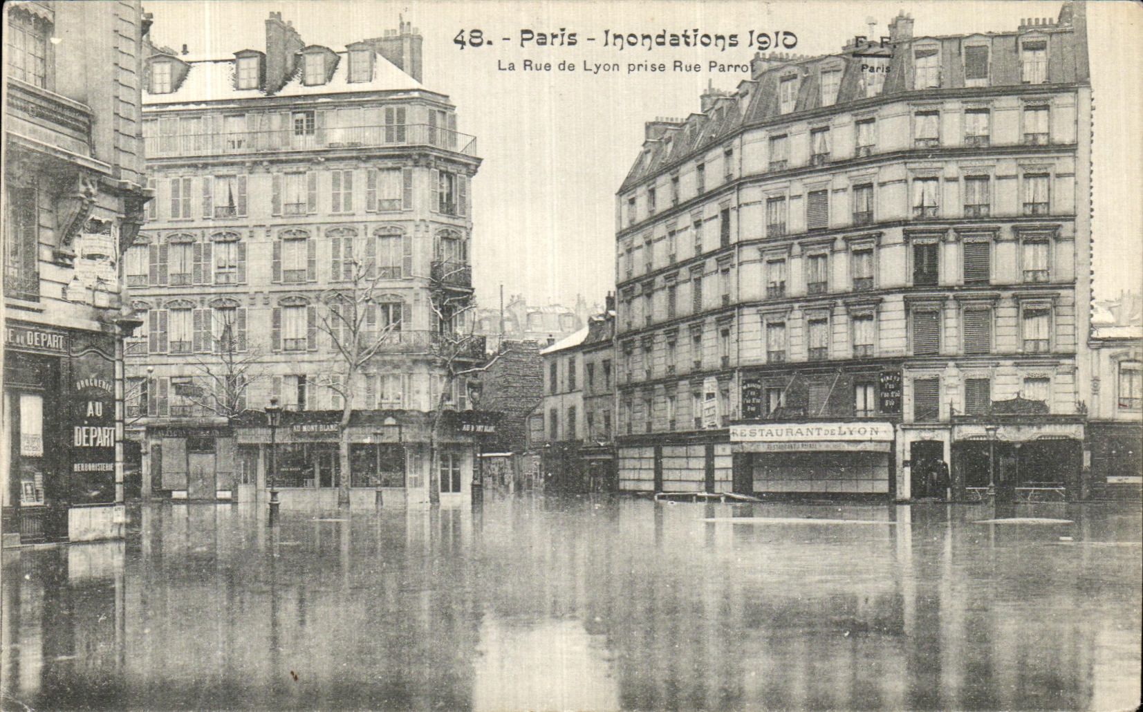 CPA Paris Inondations La rue de Lyon prise Rue Parrot 