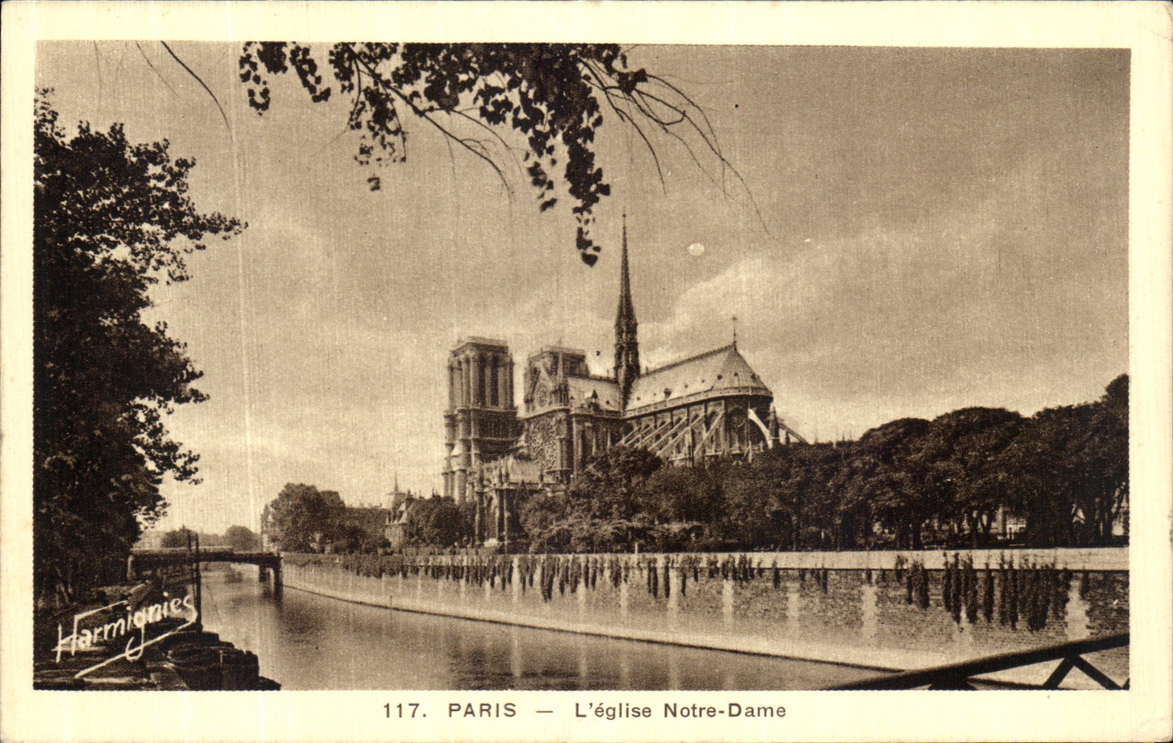 POSTAL Paris L iglesia de la VENDIMIA de Notre Dame