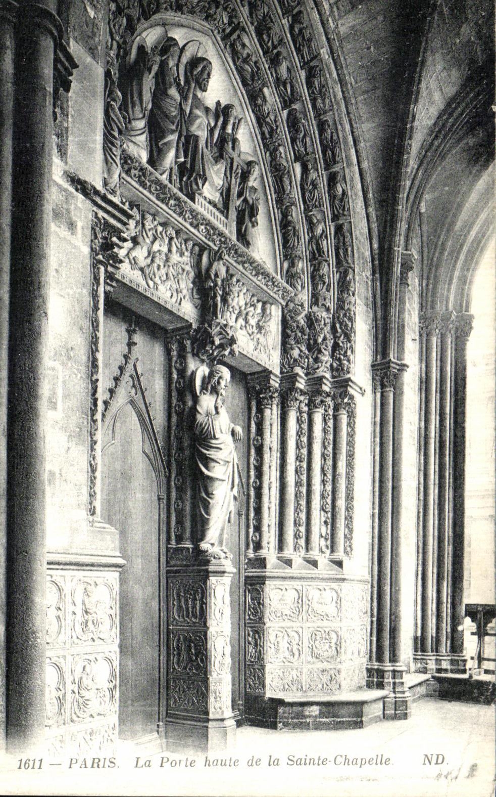 VINTAGE POSTCARD Paris Sainte the Vault the High Gate