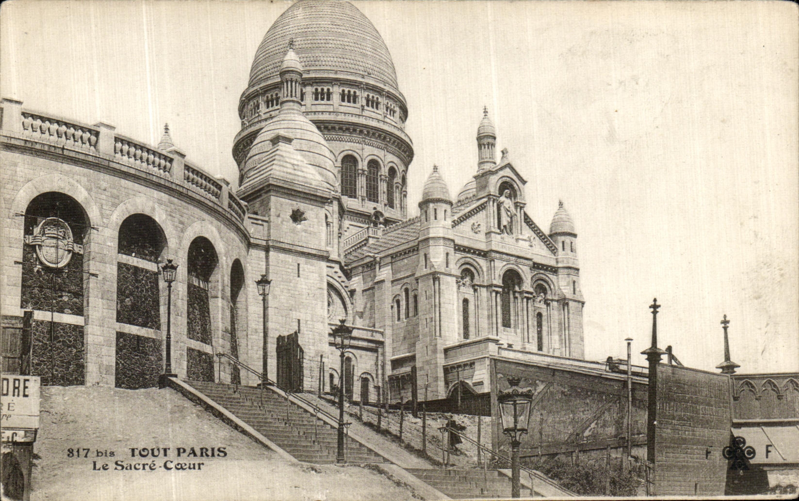 VINTAGE POSTCARD Paris Turn the Sacring Heart