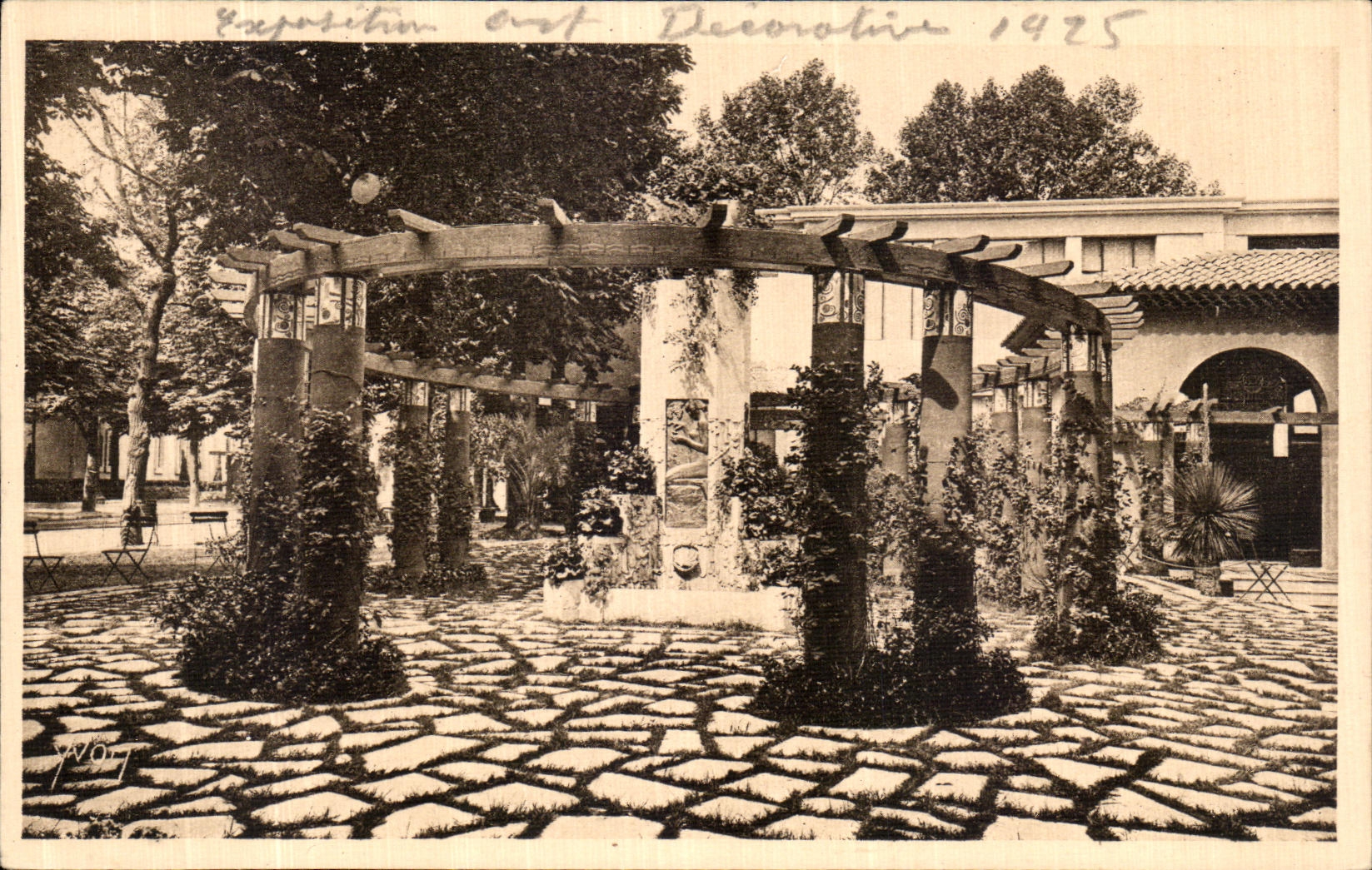 Exposicion internacional de la POSTAL de la VENDIMIA del patio decorativo 1925 de Paris de los artes de las montanas maritimas