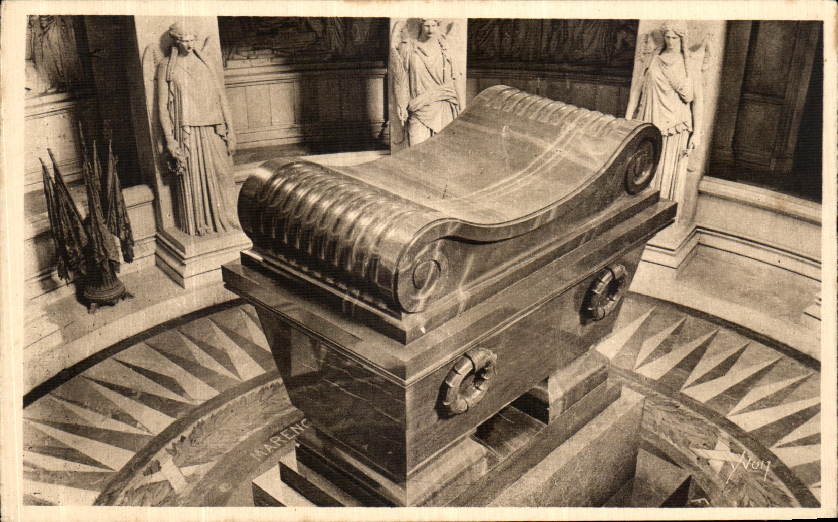 VINTAGE POSTCARD Paris Invalids Sarcophagus of L Napoleon emperor 1st