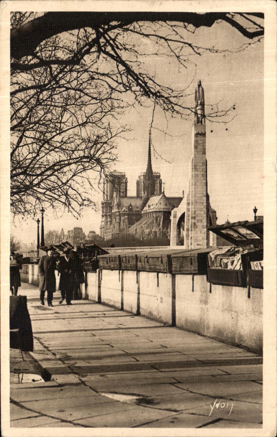 POSTAL Paris de la VENDIMIA mientras que da un paseo a Quay de la pequena torre de Notre Dame