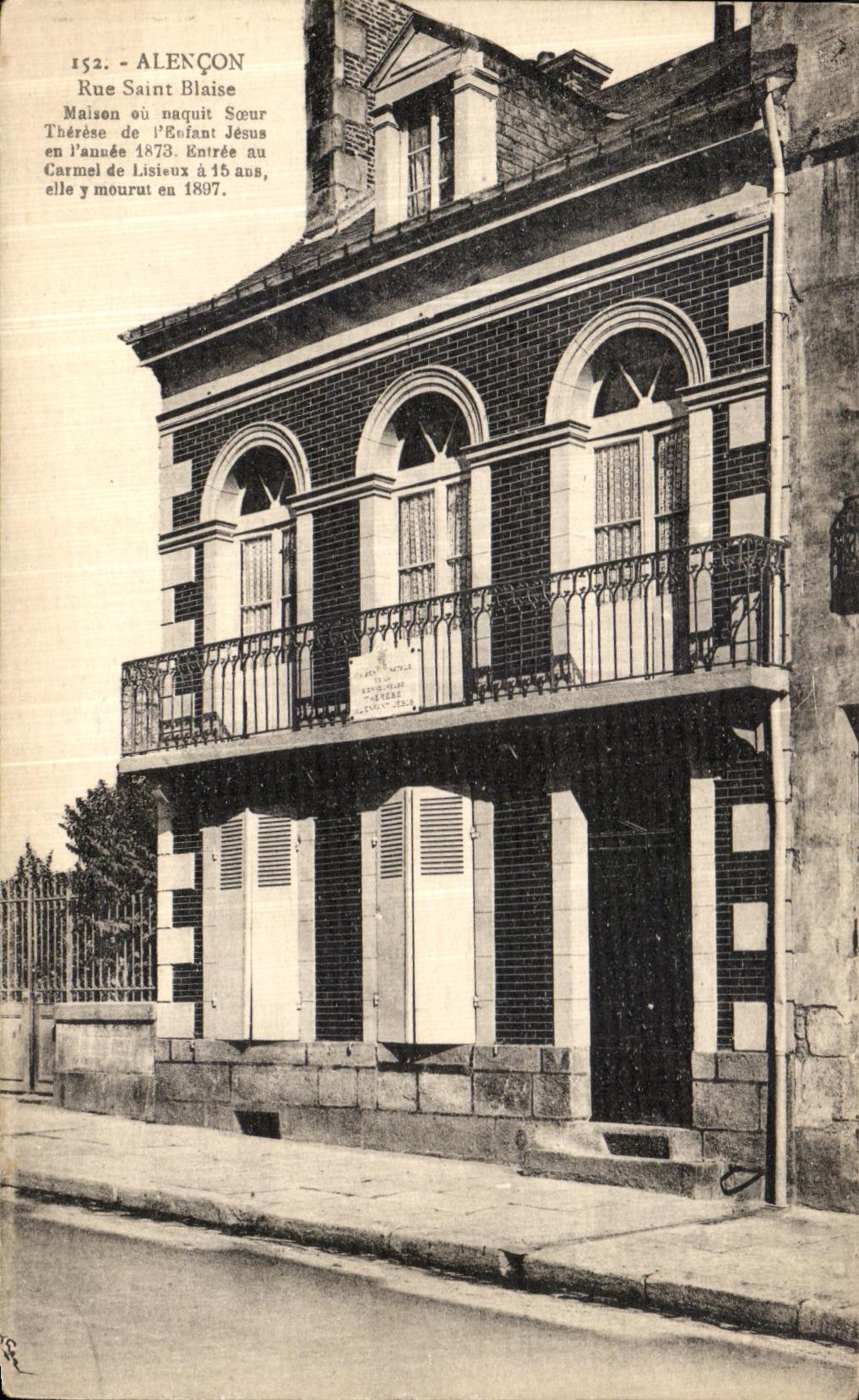 La calle Saint Blaise Maiosn de Alenzon de la POSTAL de la VENDIMIA o era Soeur nato Teresa de L nino de Jesús
