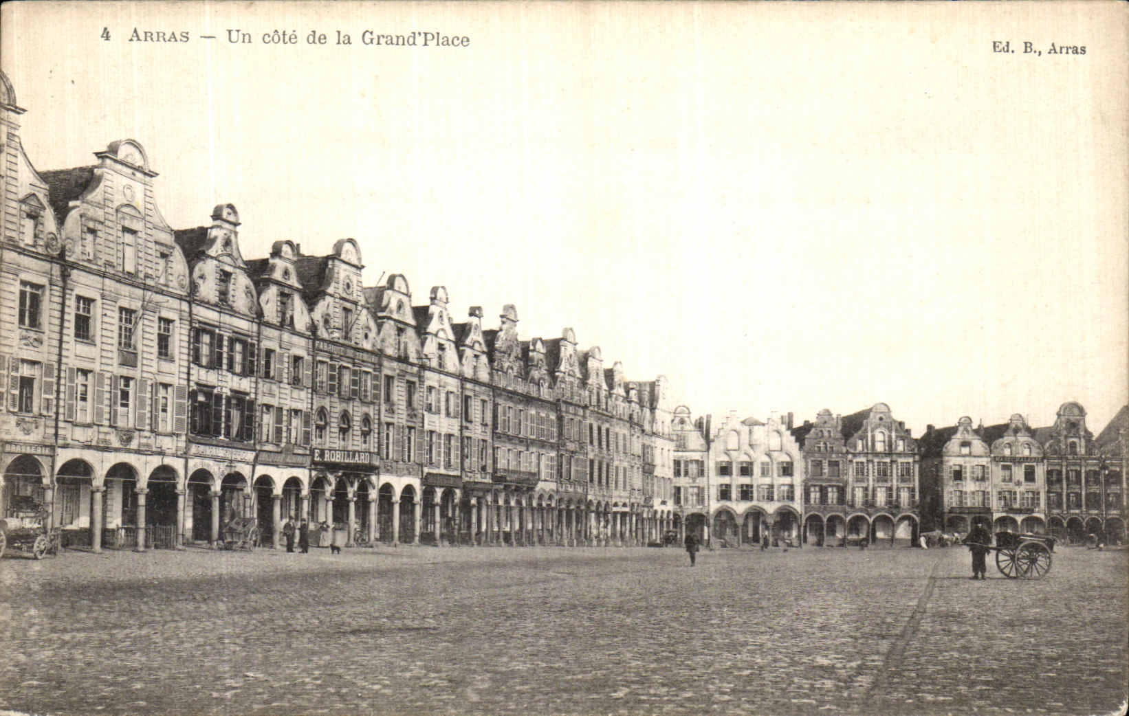 CPA Arras Un Coin de la Grand Place 