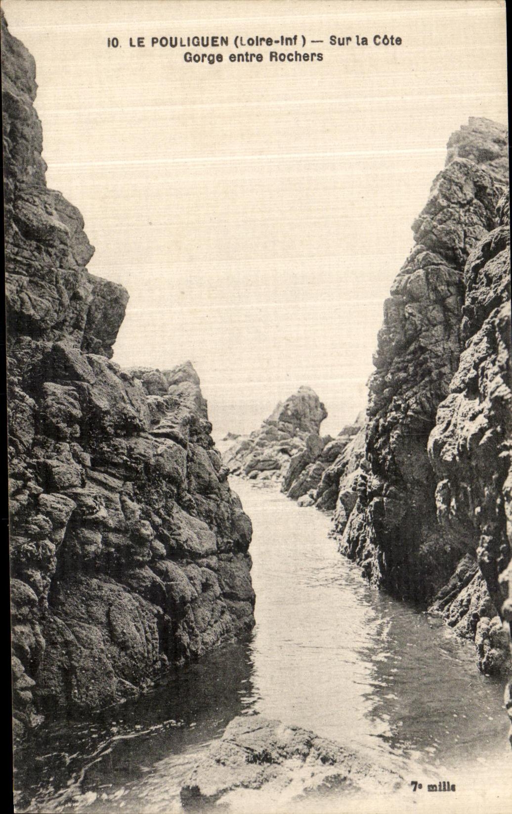 VINTAGE POSTCARD Pouliguen On the Dimension Gorges between Rocks