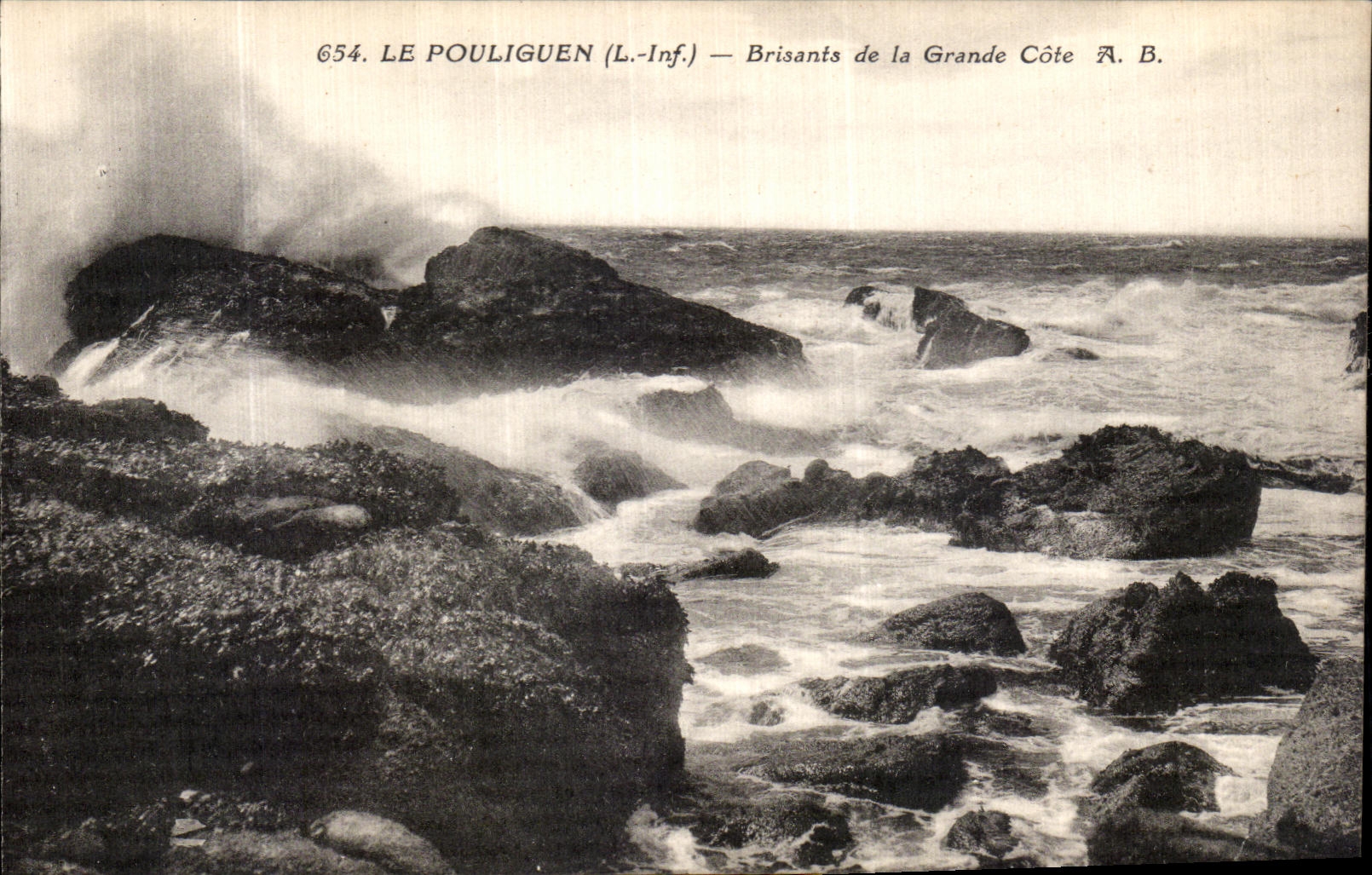 VINTAGE POSTCARD Pouliguen Breaking of the Great Dimension