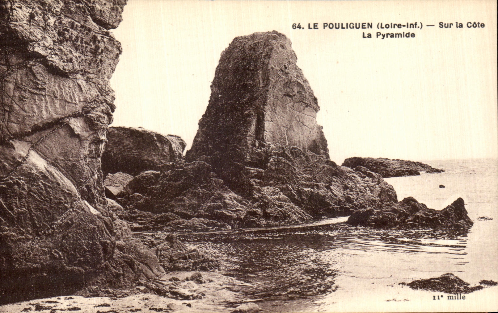 VINTAGE POSTCARD Pouliguen On the Dimension the Pyramid
