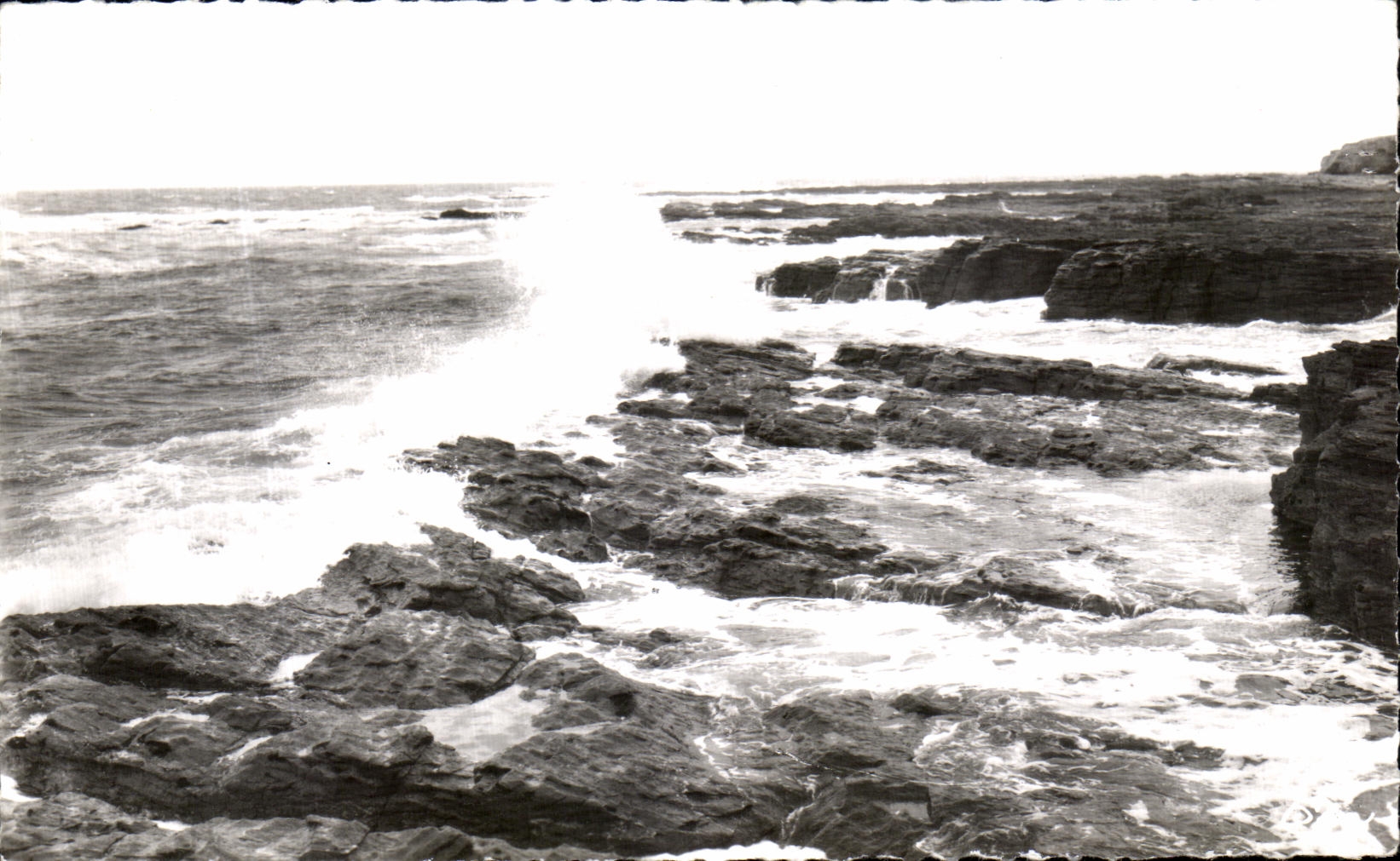 CPSM Prefailles Effets de Vagues sur la Cote
