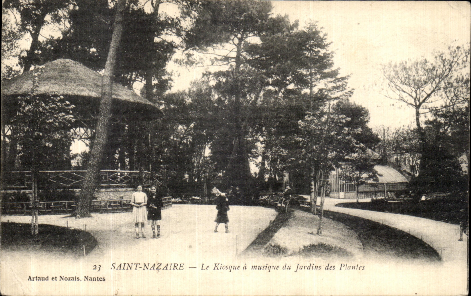 VINTAGE POSTCARD Saint Nazaire the Bandstand of the Botanical gardens