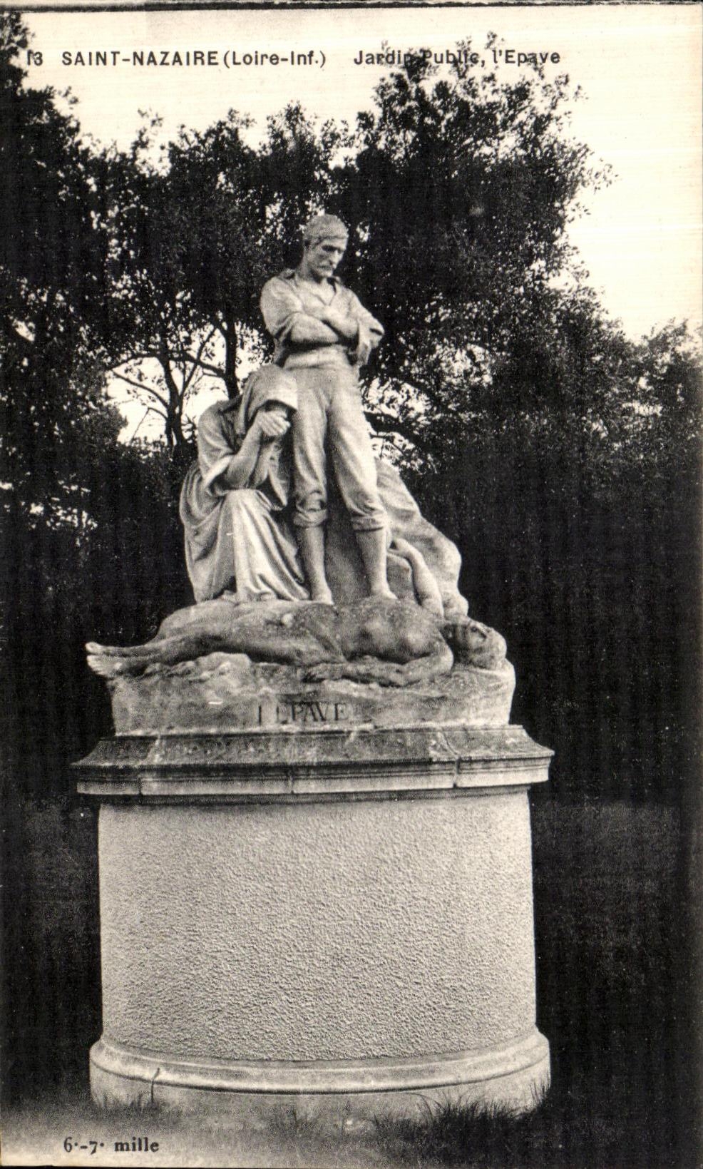VINTAGE POSTCARD Saint Nazaire Stray Public garden L