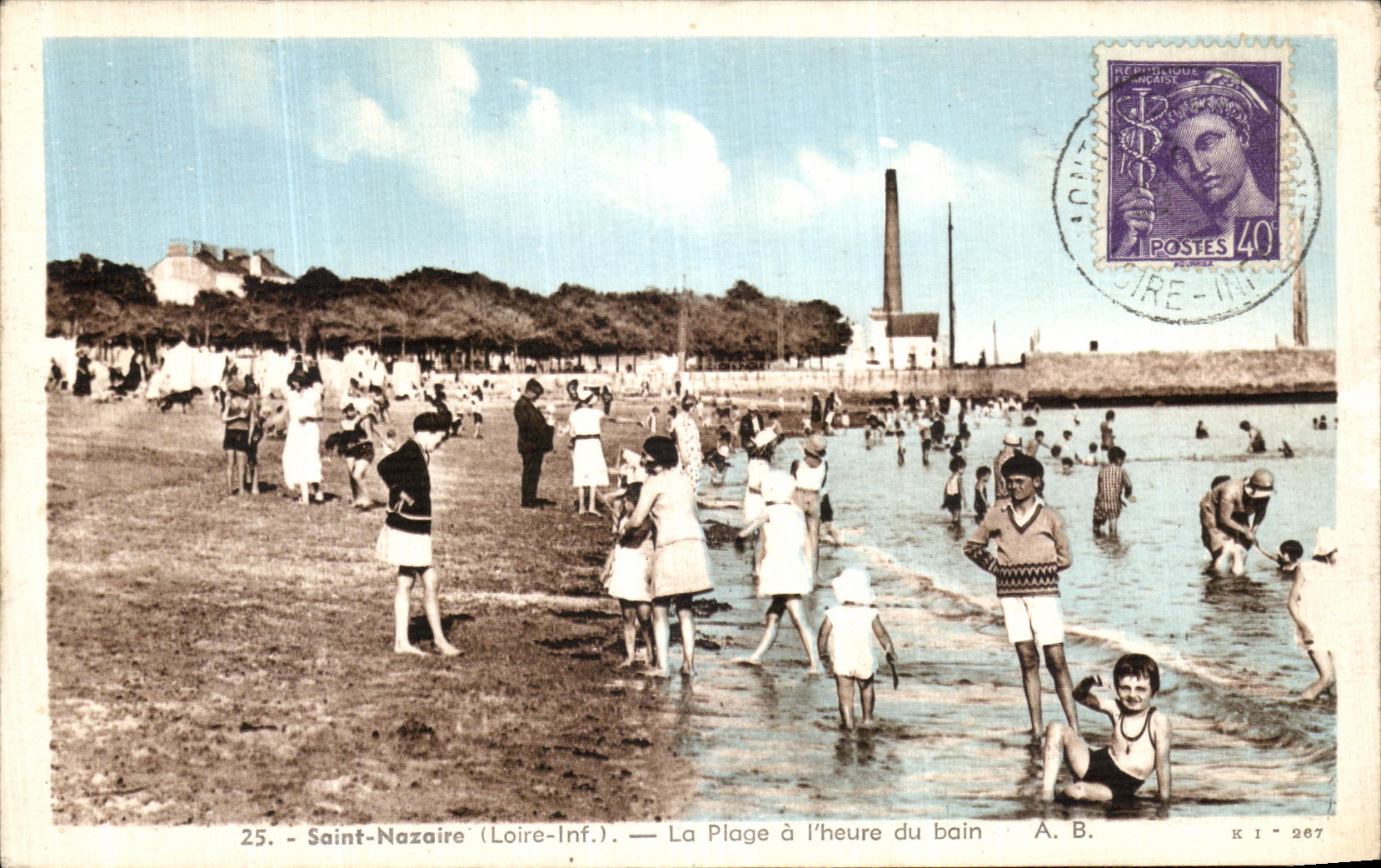 VINTAGE POSTCARD Saint Nazaire the Beach has L hour of the bath