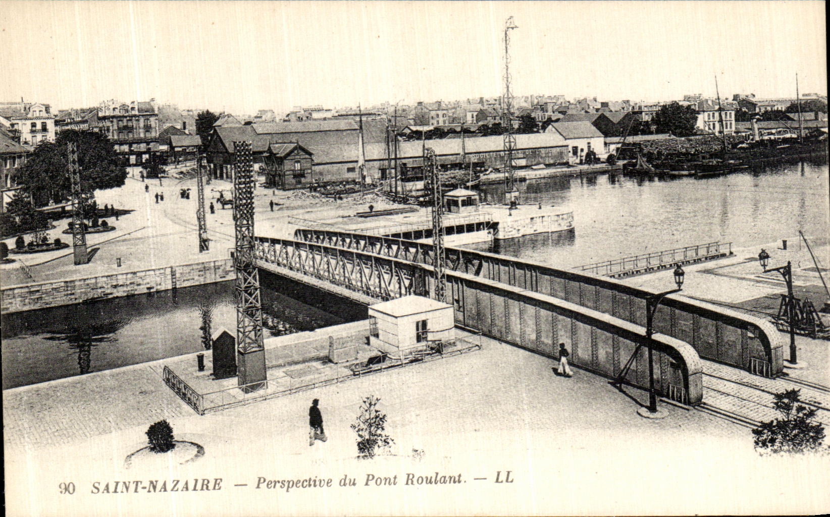 VINTAGE POSTCARD Saint Nazaire View of the Overhead travelling crane
