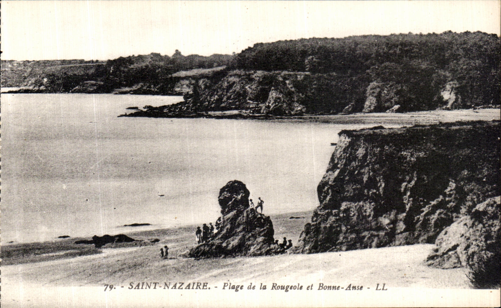 VINTAGE POSTCARD Saint Nazaire Beach of Measles and Good Handle