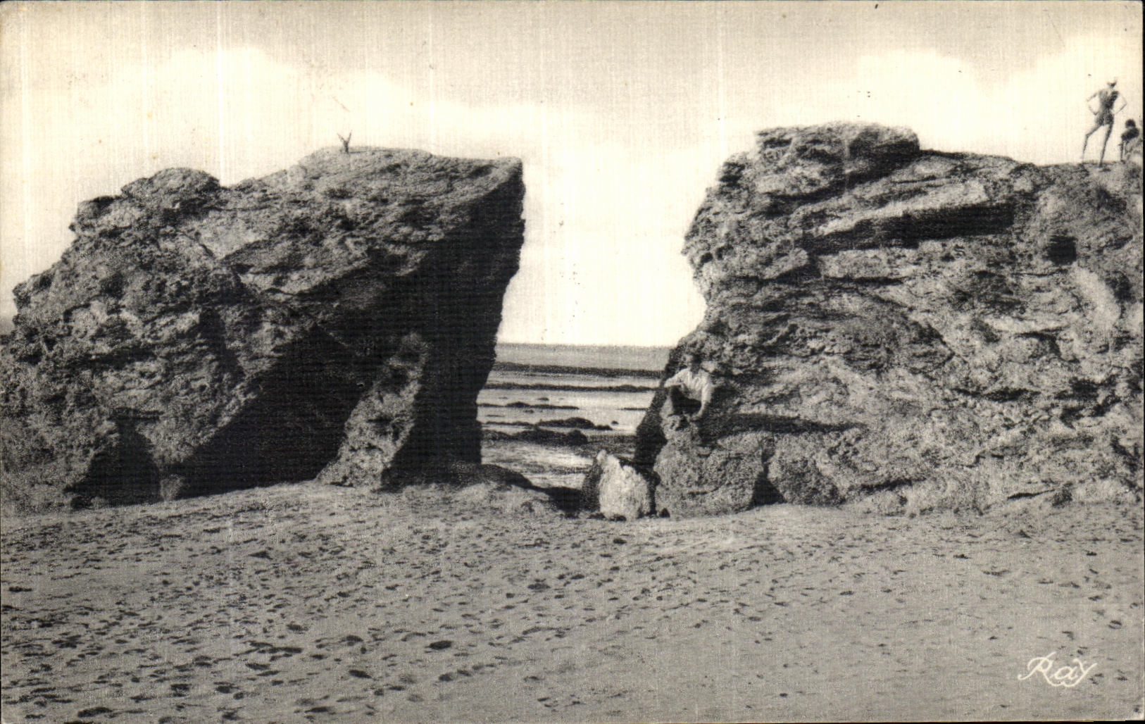VINTAGE POSTCARD Jade Dimension St Michel Chief Chief Rocks of the Gate