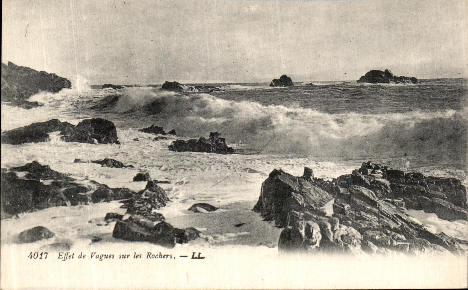 CPA Effet de Vagues sur les Rochers