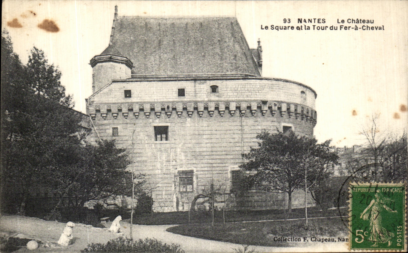 CPA Nantes Le Chateau Le square et la tour du fer a cheval