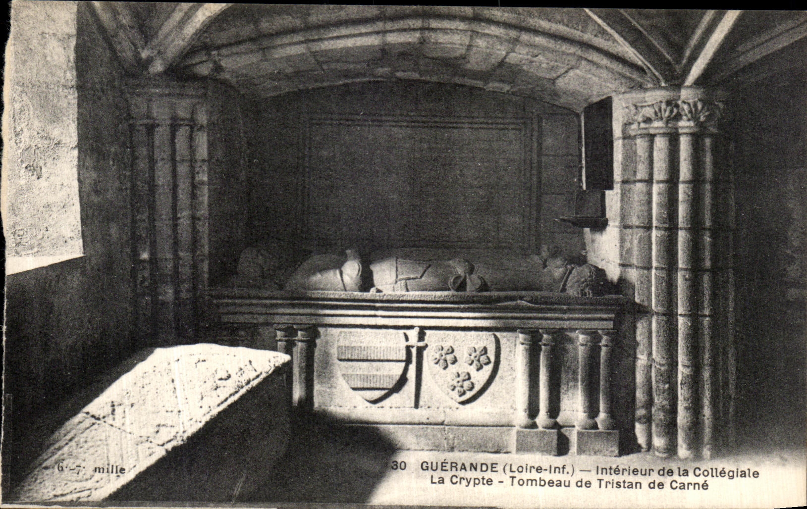 POSTAL Guerande L interior de la VENDIMIA de colegial la tumba de la cripta del borde de Tristan D