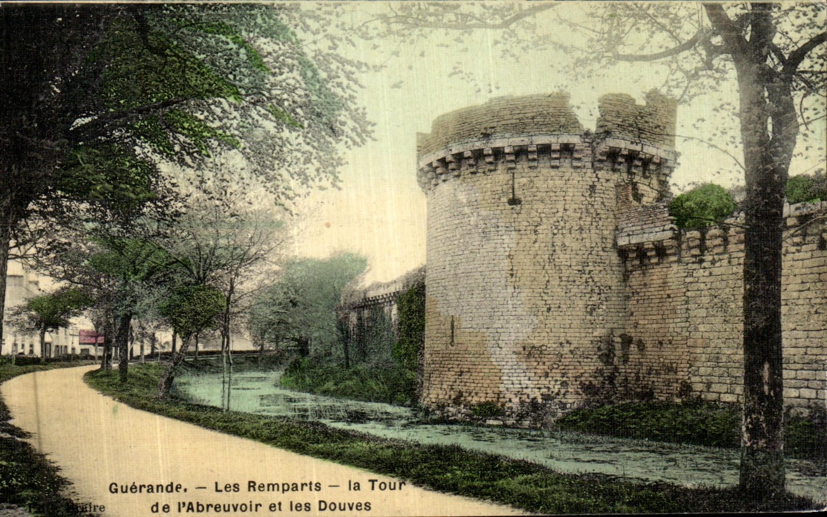 La POSTAL Guerande de la VENDIMIA empareda la torre de L canal y zanjas de alimentacion