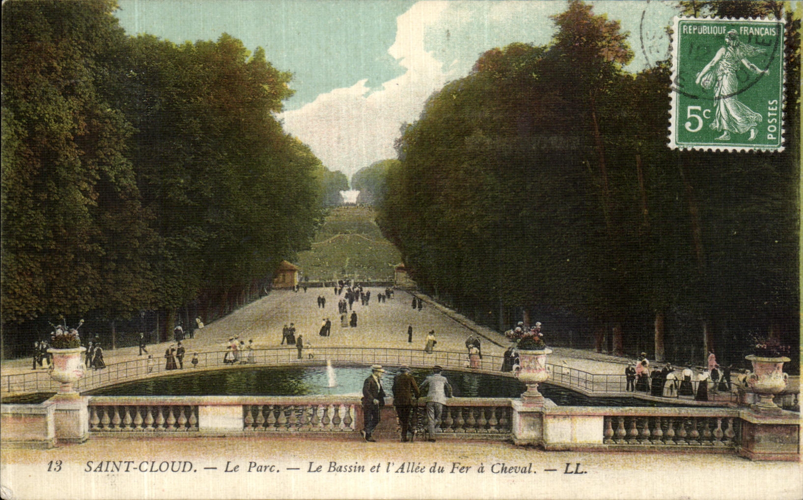 CPA Saint Cloud Le Parc Le Bassin et l Allee du Fer a Cheval 