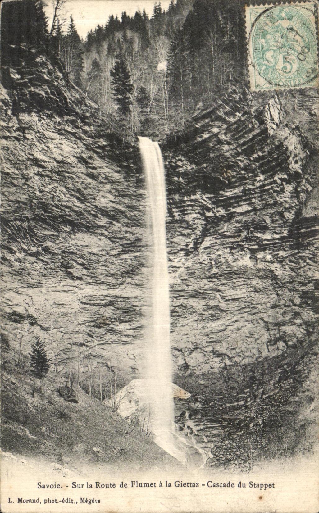 CPA Savoie Sur la Route de Flemet a La Giettaz Cascade du Stappet