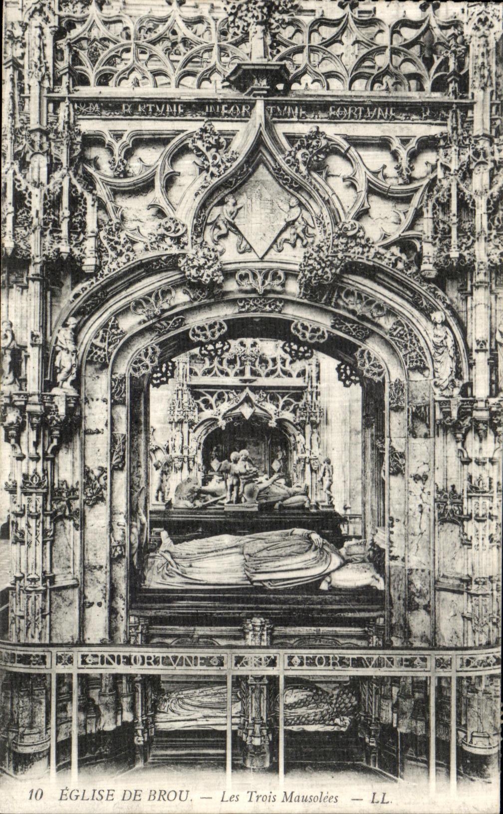 VINTAGE POSTCARD Church of Husks Three Mousolees