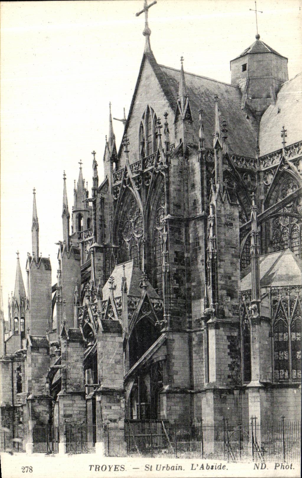 CPA Troyes St Urbain L Abside