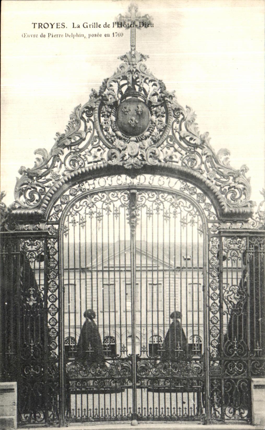 CPA Troyes La Grille de l Hotel Dieu