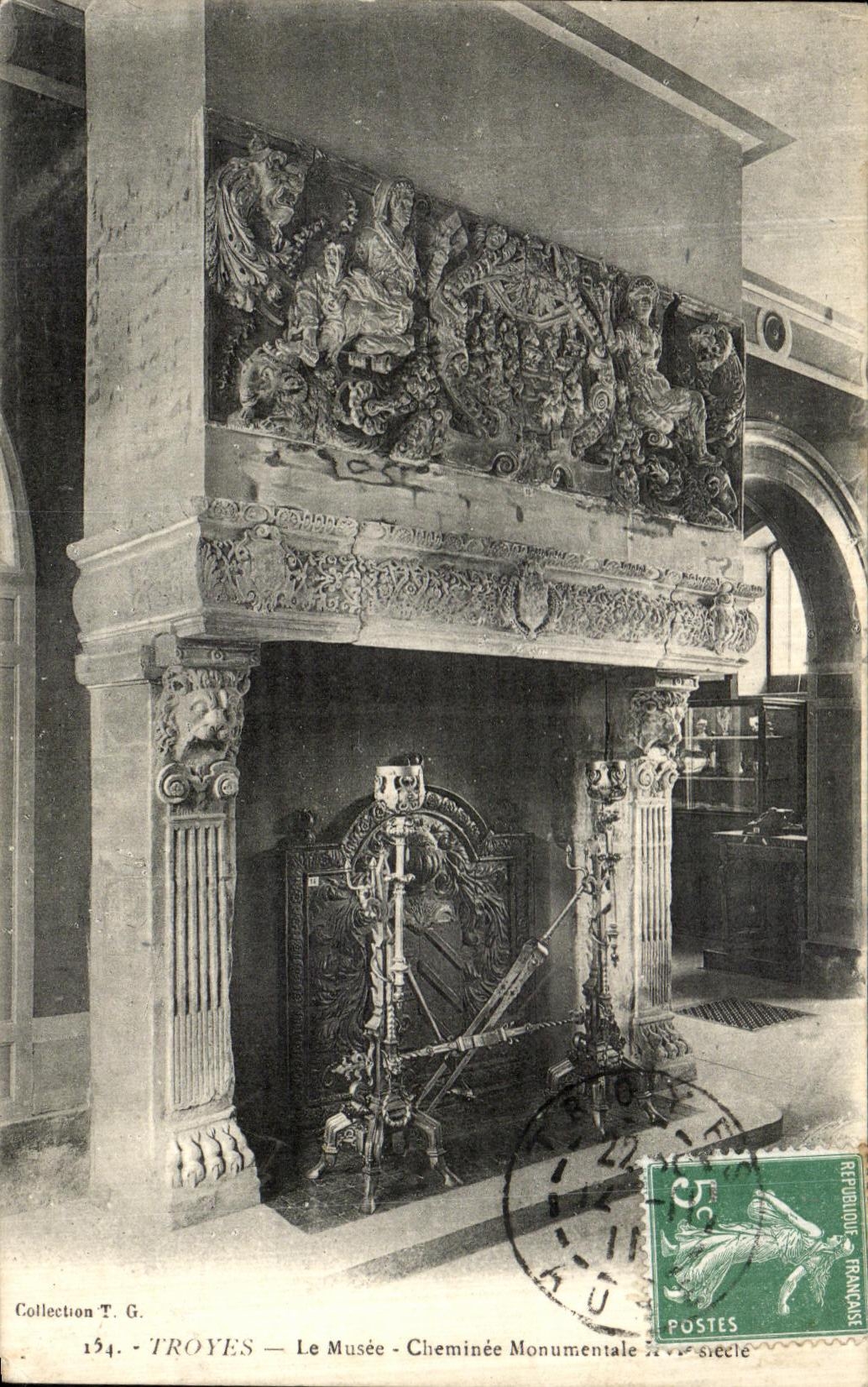 CPA Troyes Le Musee Cheminee Monumentale 