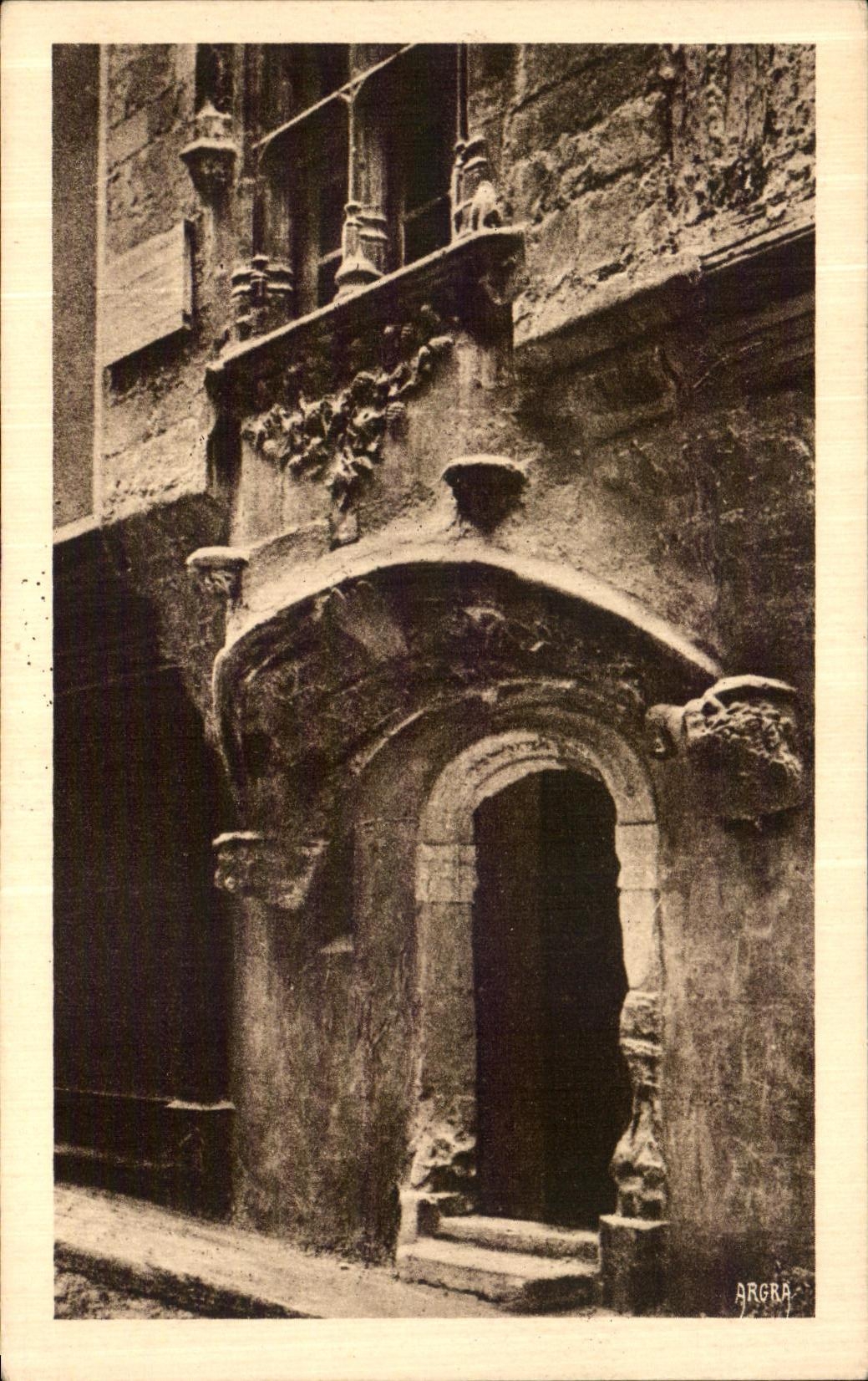 VINTAGE POSTCARD Villefranche de Rouergue Carries and cross