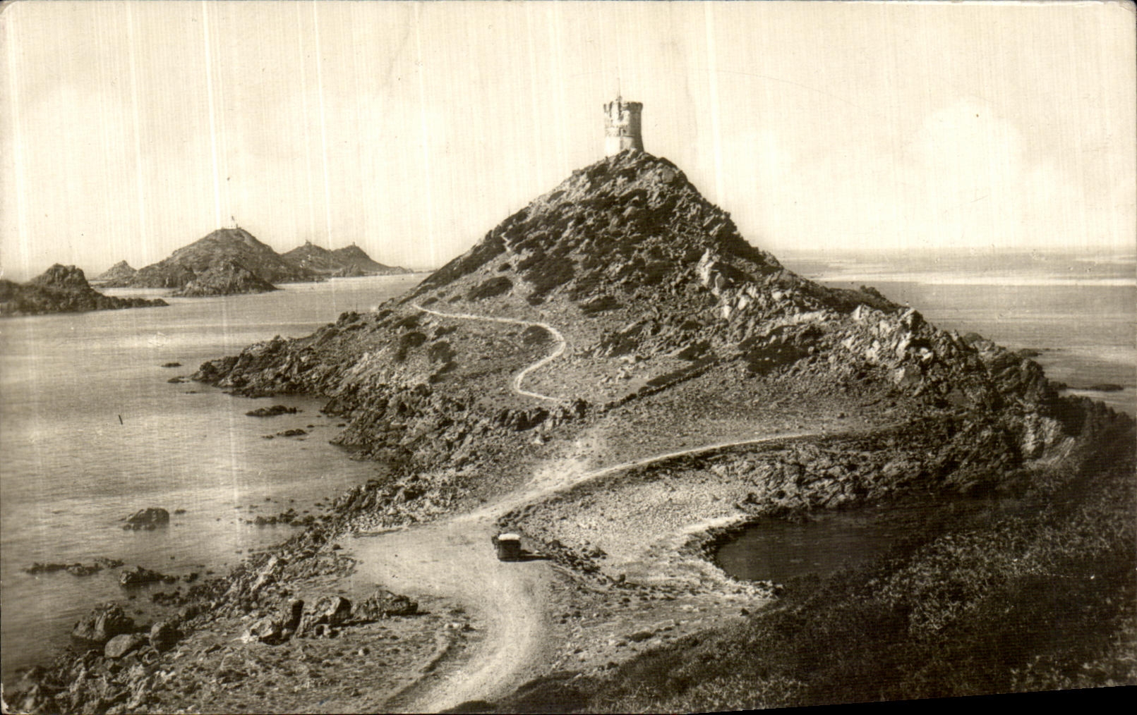 POSTAL Ajacio de la VENDIMIA la torre de Parata y de los hombres sanguinarios Corcega