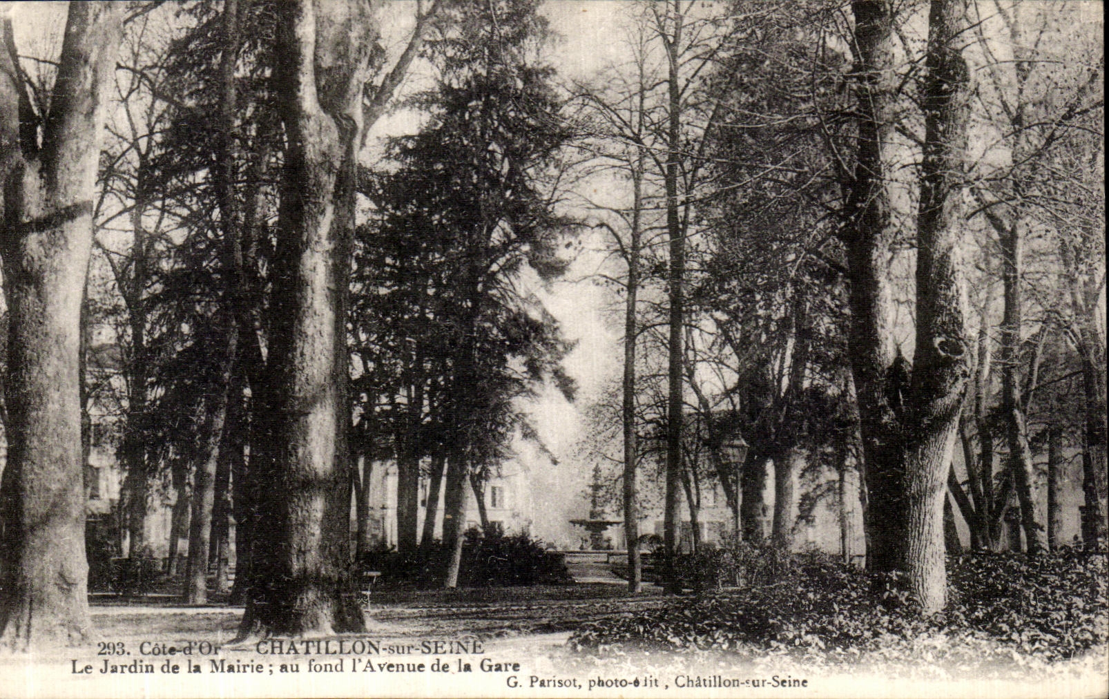 CPA Chatillon sur Seine Le jardin de la mairie au fond l avenue de la gare