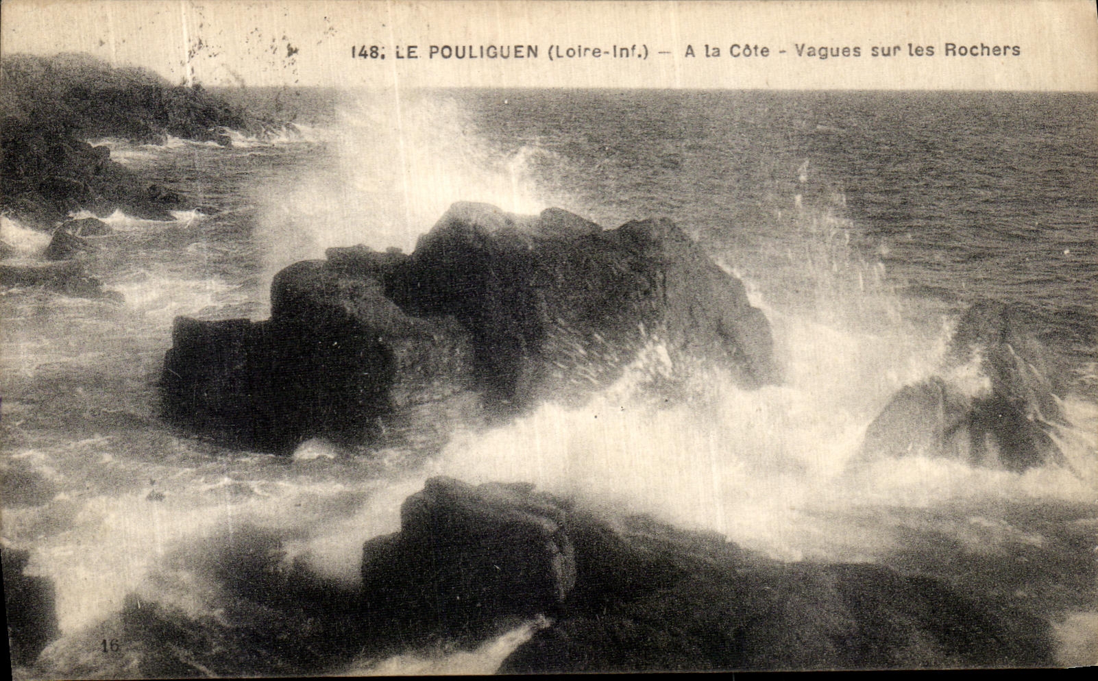 VINTAGE POSTCARD Pouliguen With the Dimension Waves On the Rocks