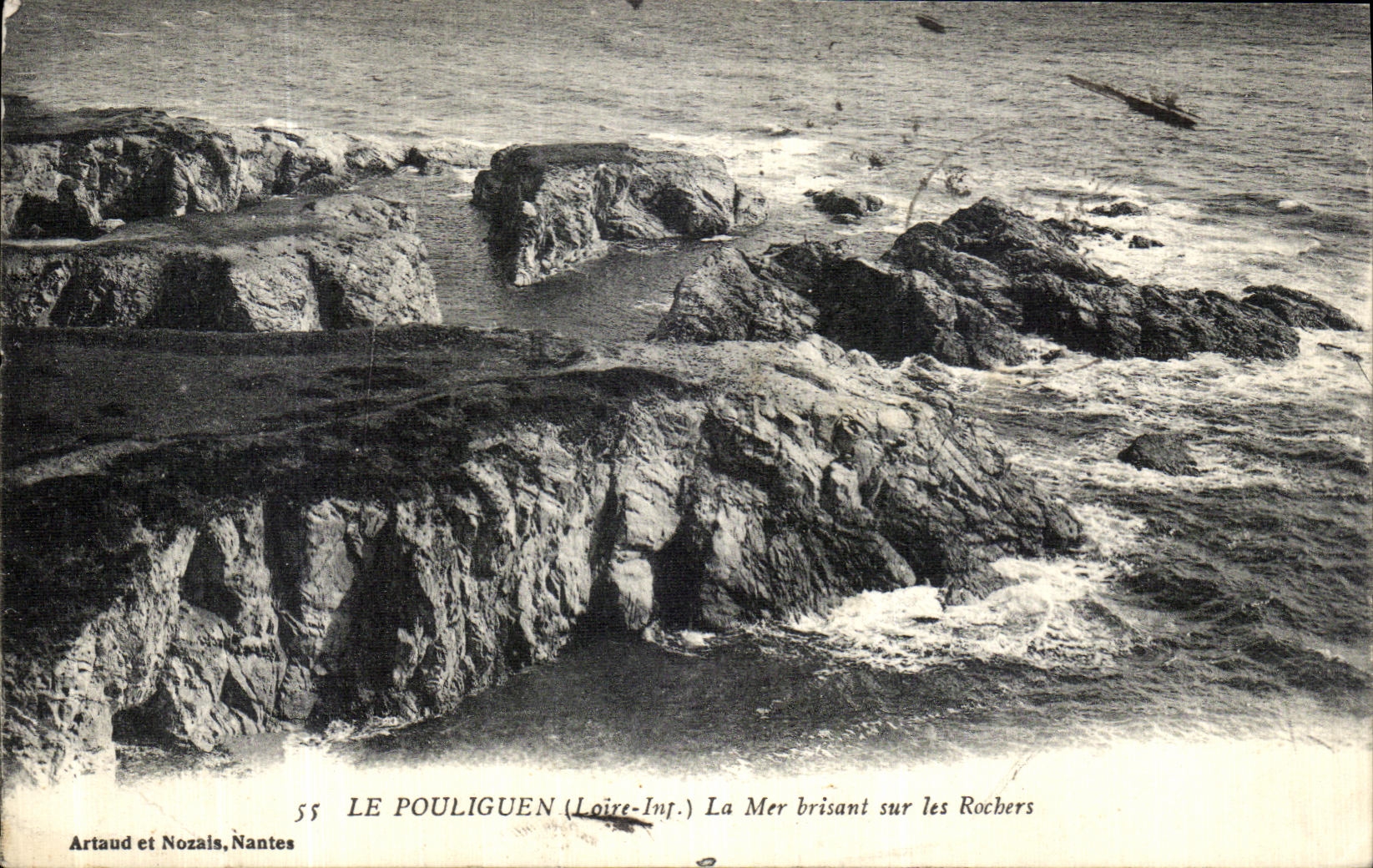 VINTAGE POSTCARD Pouliguen Sea Breaking On the Rocks