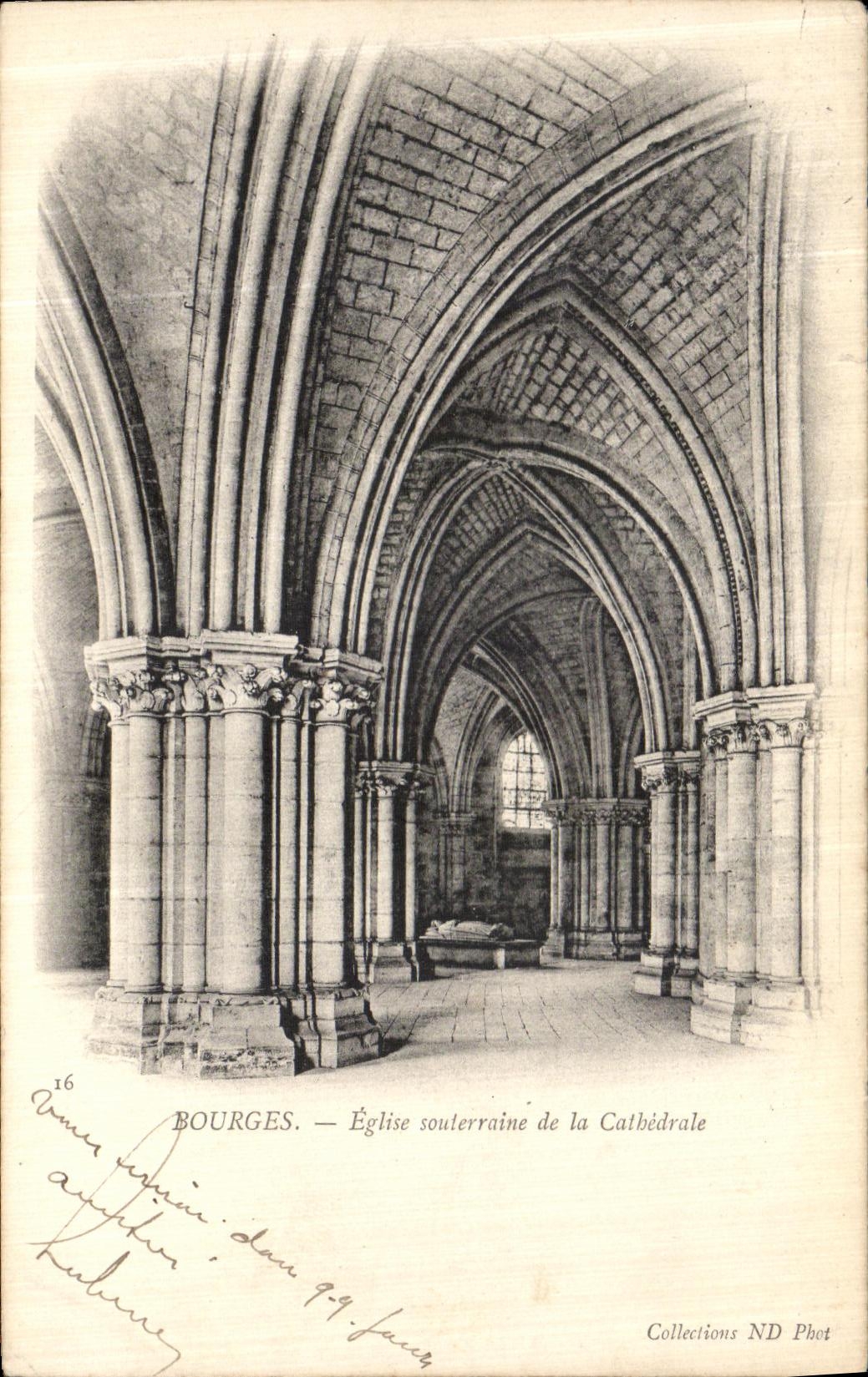 Iglesia de Bourges Soulerraine de la POSTAL de la VENDIMIA de la catedral