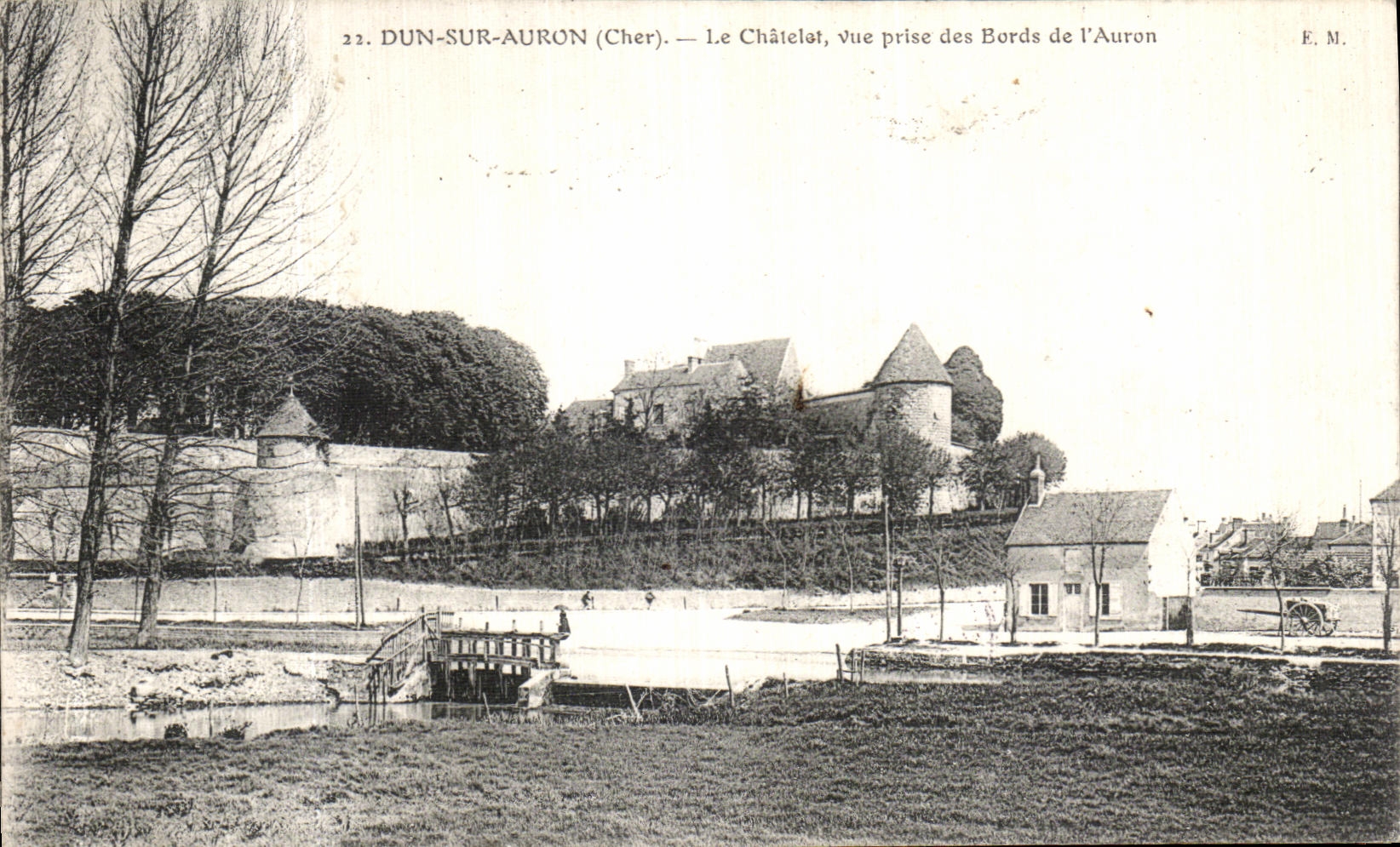 VINTAGE POSTCARD Dun on Auron Chatelet seen from of the edges of L Auron