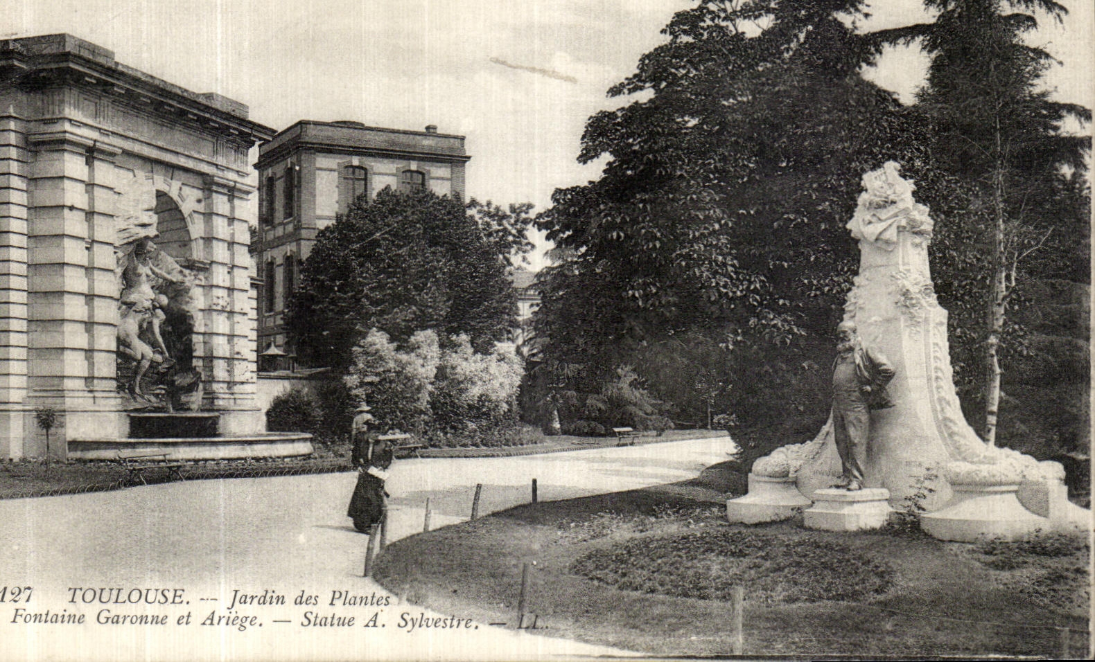 CPA Toulouse Jardins des Plantes Fontaine Garonne et Ariege Statue A sylvestre